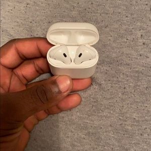 AirPods